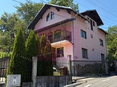 Casa de vanzare cu 4 camere in Comarnic